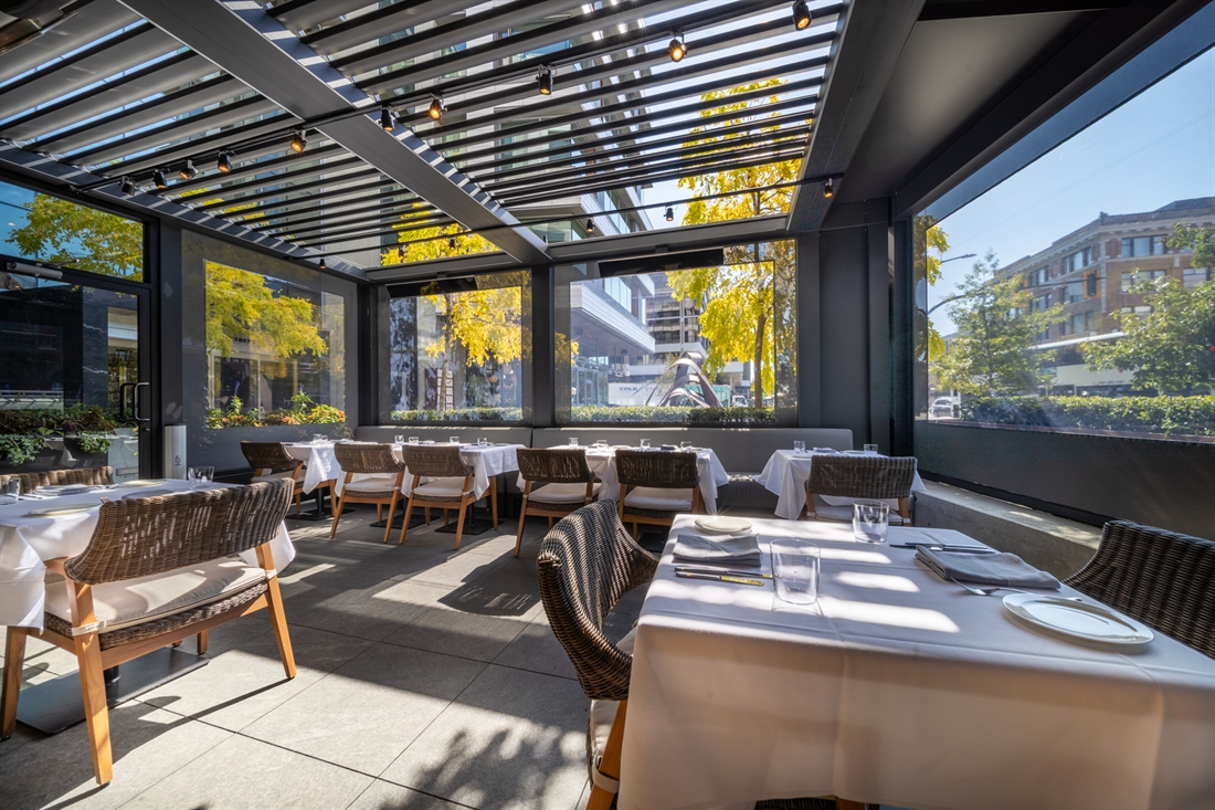 Louvered Pergola covering a restaurant patio in victoria bc