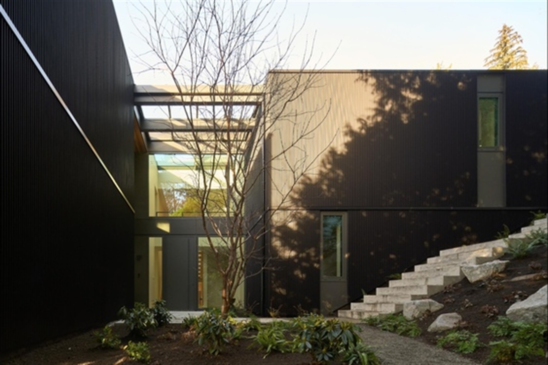 Renson Linarte Wall Cladding In Black Covering The Exterior Of A House