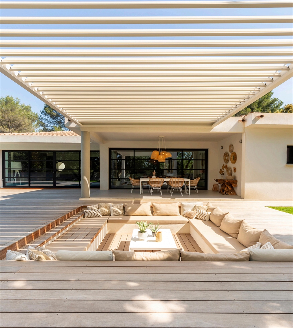 Renson Algarve louvered pergola with tilting louvers covering a patio