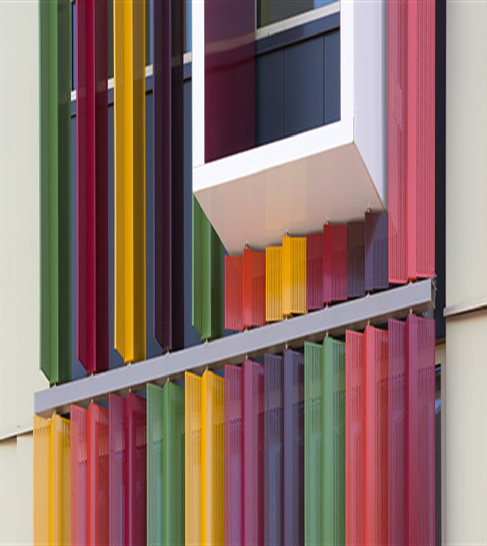 Large multi-colour Icarus aerofoil shading blades.