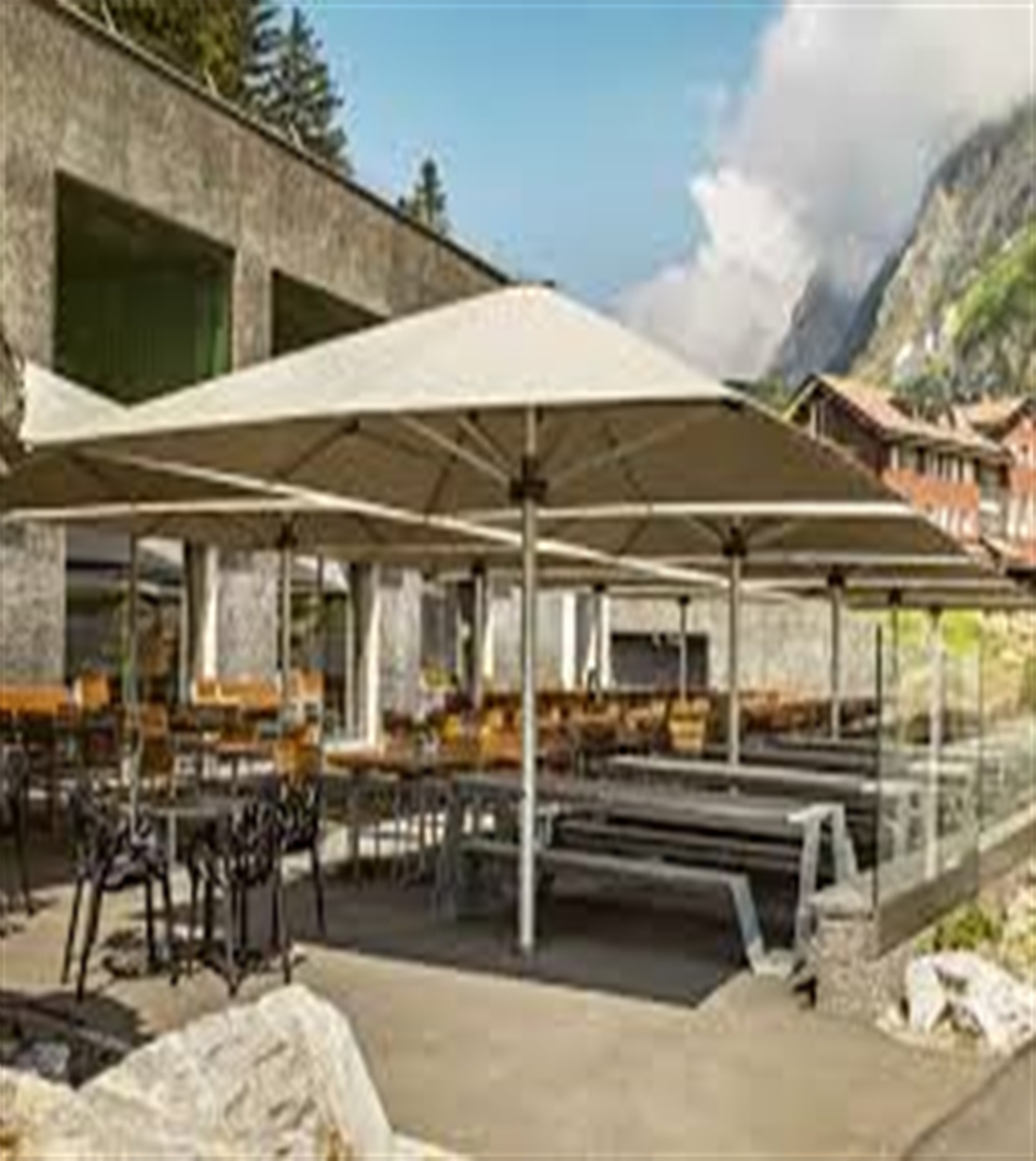 Modern flat-roof design of the Glatz Palazzo Noblesse with integrated LED lighting.