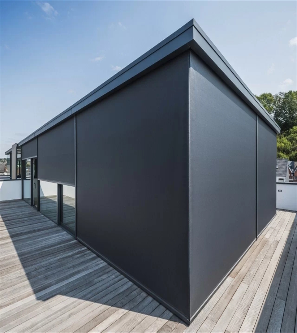 Renson Panovista corner window screen providing shade without visible corner profiles.