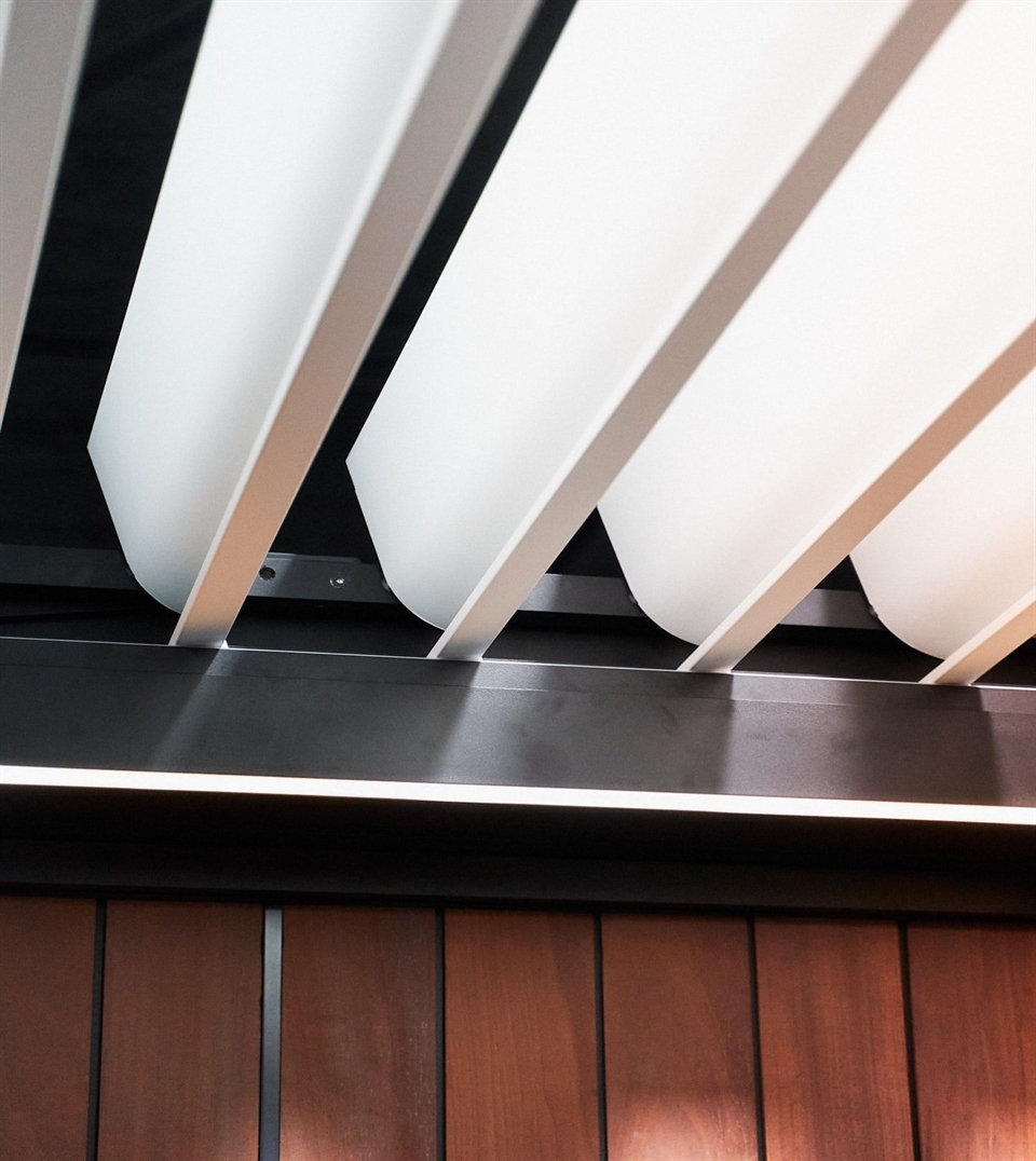 Close up of white louvers of the WinsolSO! Cocoon 