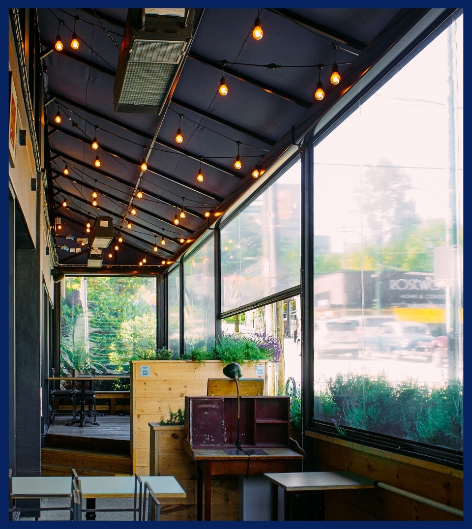 project example of a clear pvc blind installed for a restaurant patio