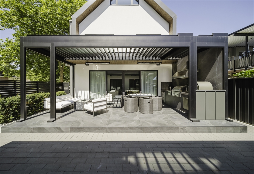 Renson Algarve pergola, Vancouver home