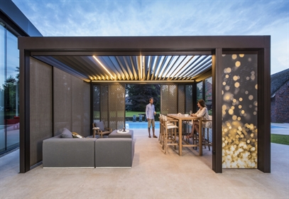 Louvred retractable roof with side motorized screens and LED lighting