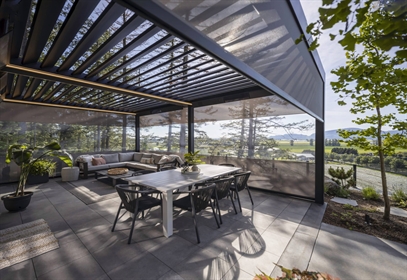 Louvred retractable roof with side motorized screens and LED lighting