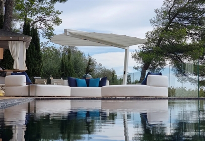 Heatsail Leaf umbrella with light and integrated heating on a patio