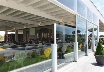 Pareo Up telescopic glass partially raised on a restaurant patio