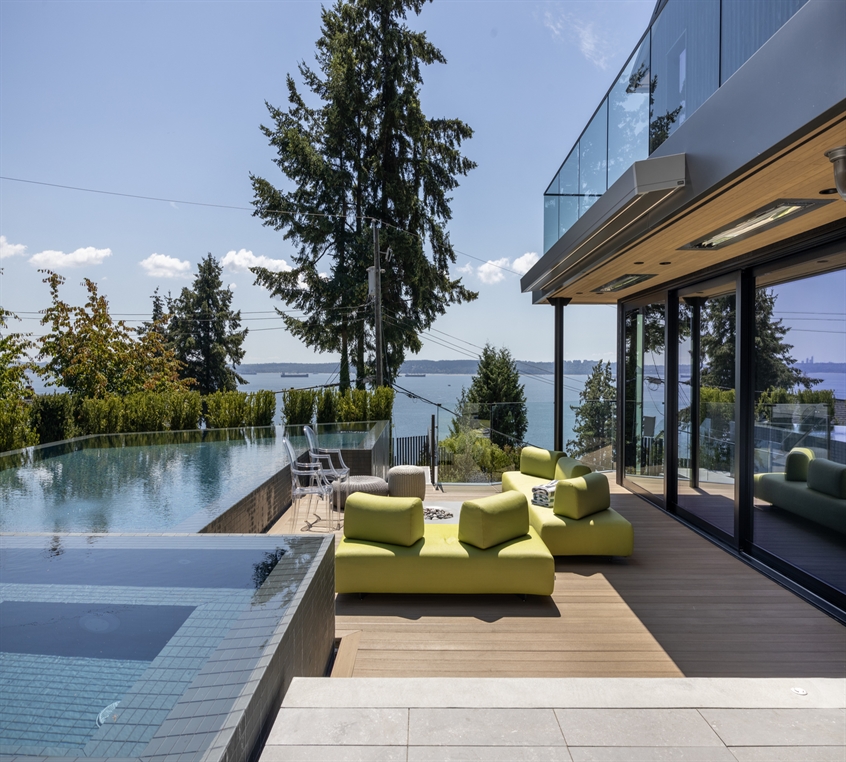 Luxury patio with awning and ocean view Luxury patio with awning and ocean view