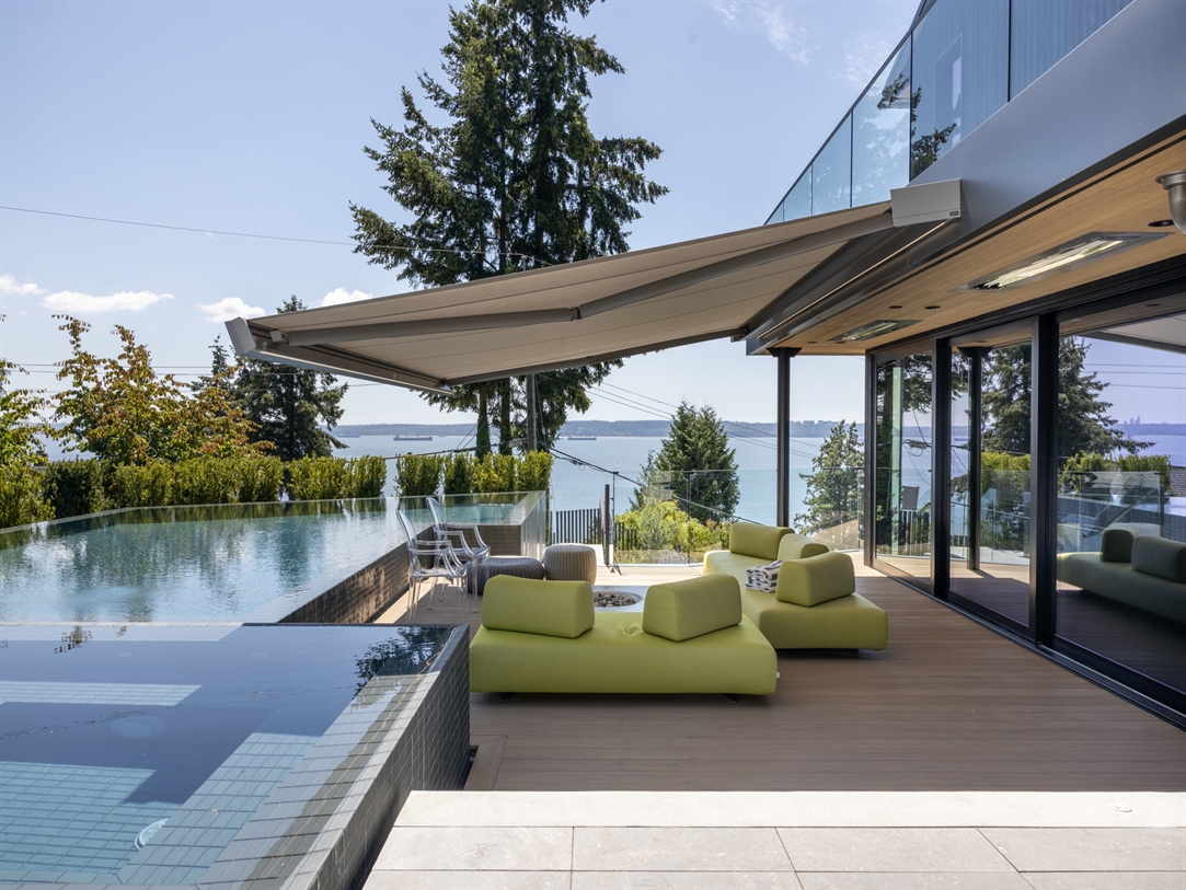Pratic T Hide awning extended over outdoor lounge Pratic T Hide awning extended over outdoor lounge