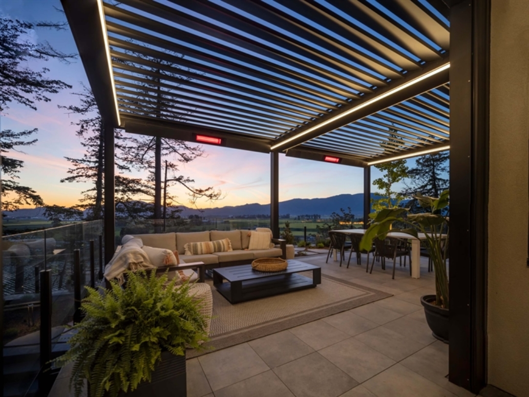 Black Aluminum Pergola With Rotating Louvres Black Aluminum Pergola With Rotating Louvres