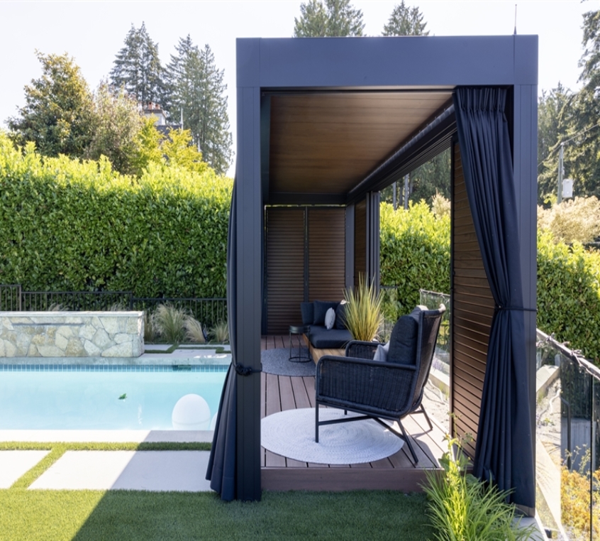 Motorized pergola with curtains and moving slats Motorized pergola with curtains and moving slats