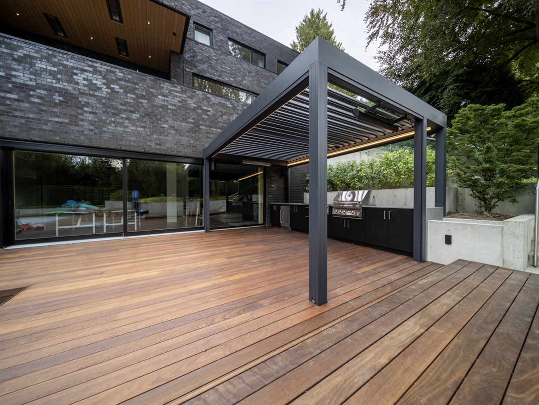 Renson Camargue pergola, Vancouver home