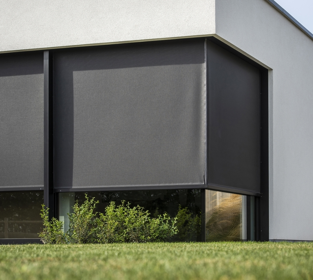 corner window with a black external screen corner window with a black external screen